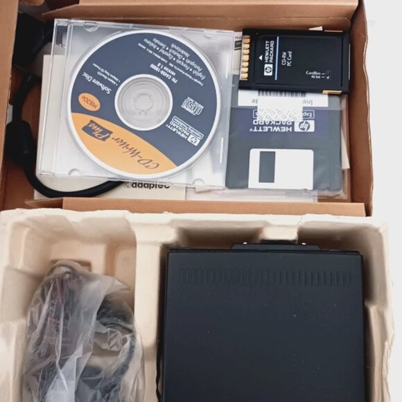 HP CD-Writer Plus M820e External Drive + Cable -PC Card + Box -Instructions - Picture 4 of 8